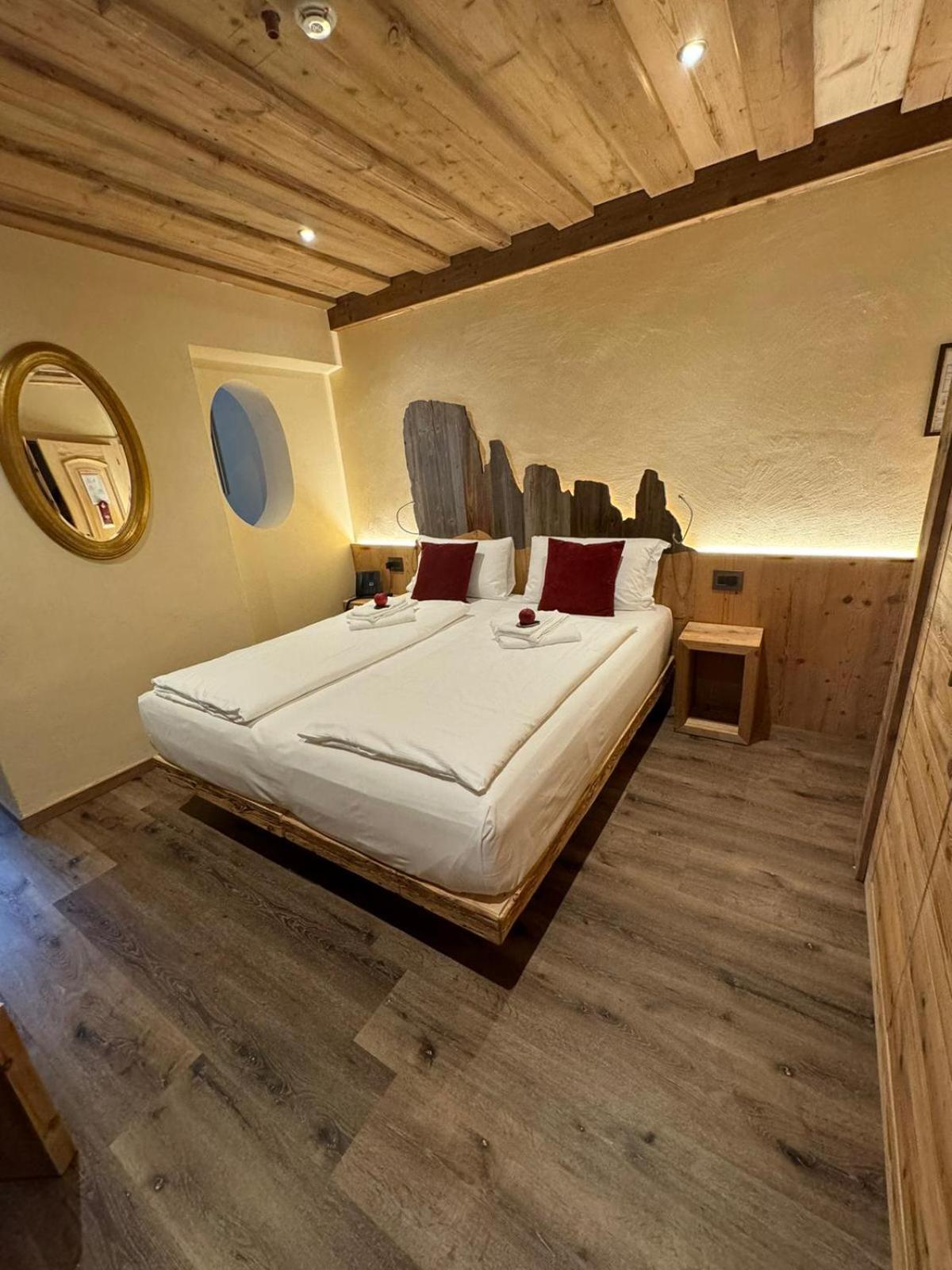 Hotel Ciasa Lorenzi Кортина-д'Ампеццо Экстерьер фото