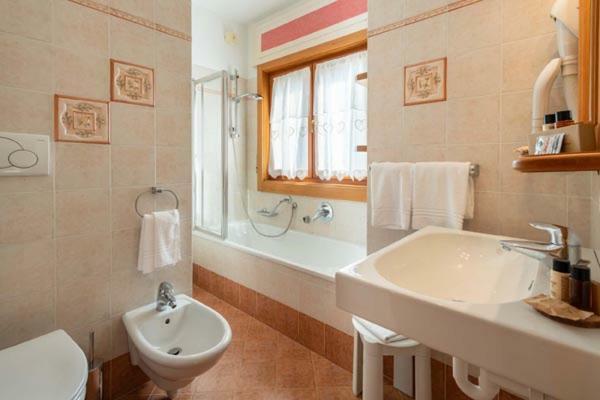 Hotel Ciasa Lorenzi Кортина-д'Ампеццо Экстерьер фото
